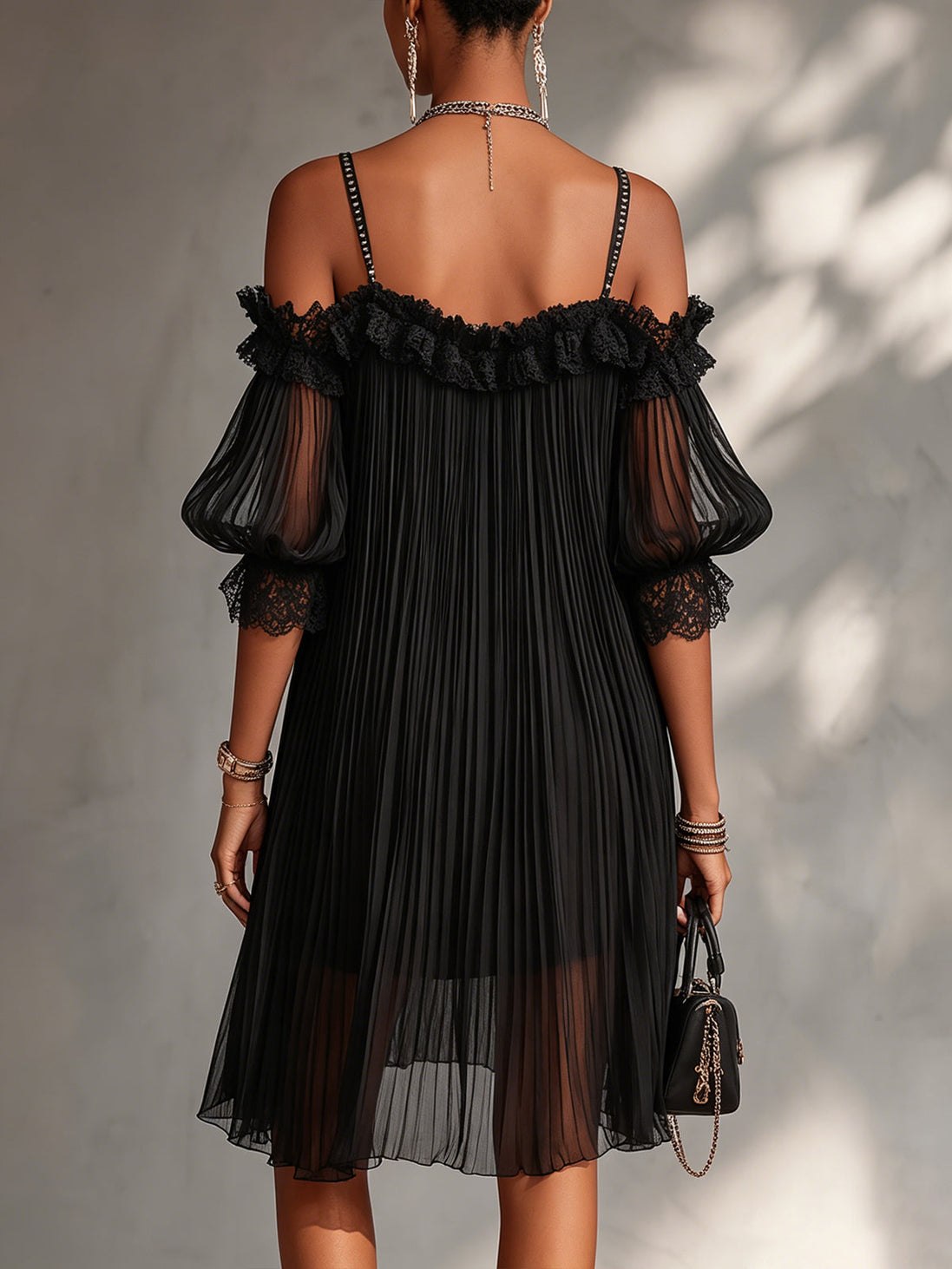 Valentina | Mini Abito Nero in Chiffon con Spalle Scoperte e Pizzo