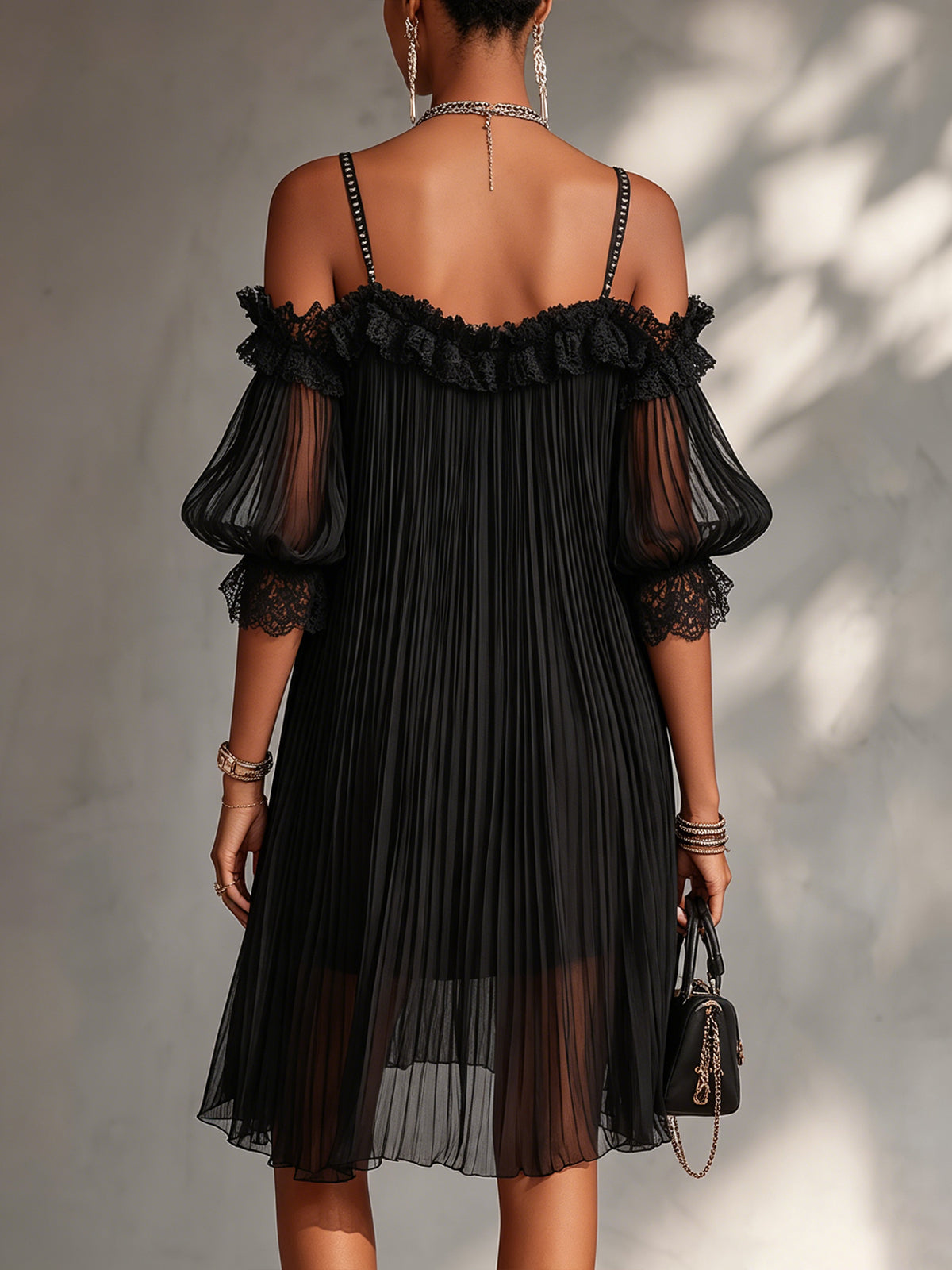 Valentina | Mini Abito Nero in Chiffon con Spalle Scoperte e Pizzo