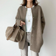 La brillantezza del cashmere | Elegante cardigan in pelle scamosciata