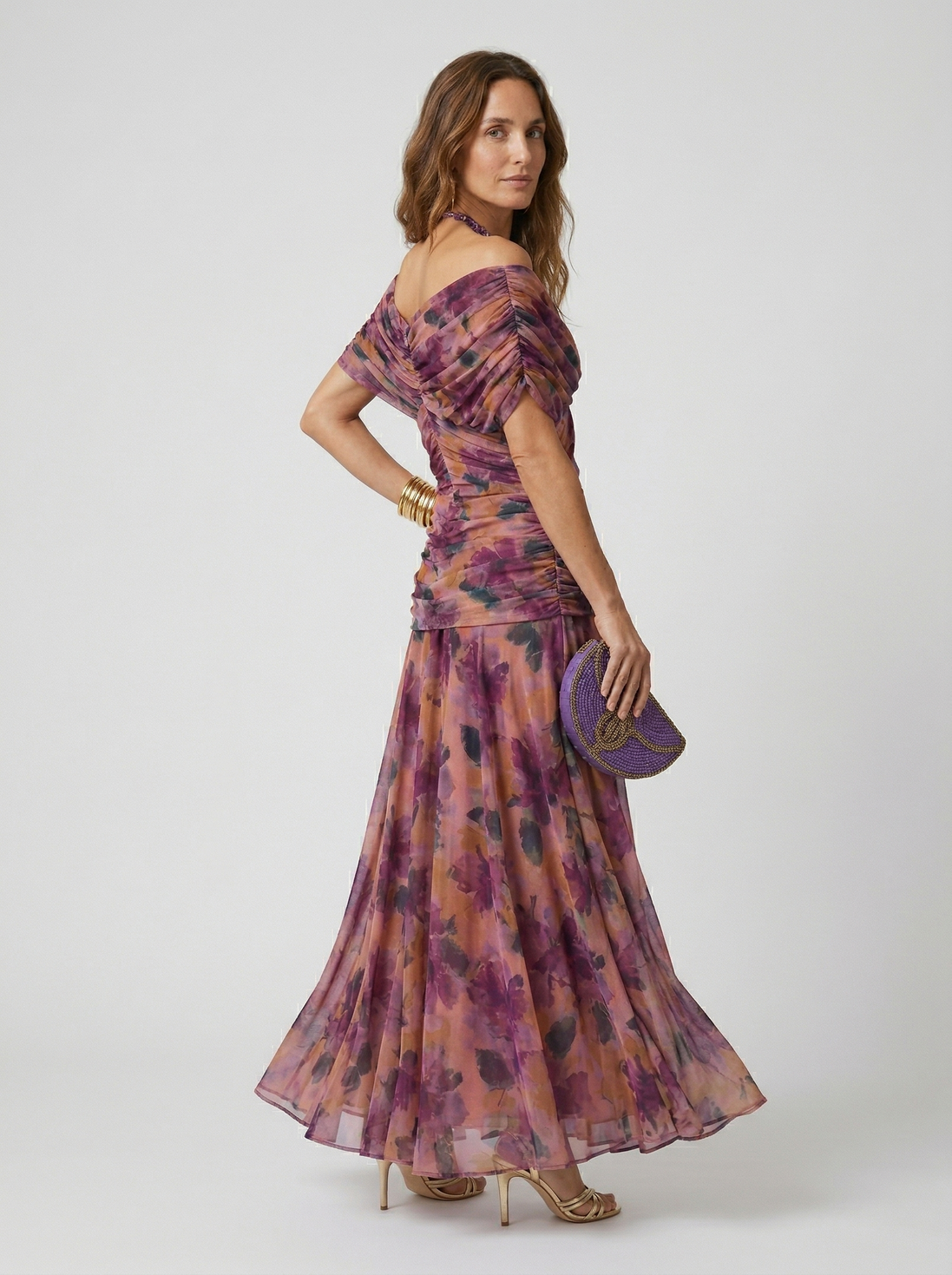 Adriana | Abito con spalle scoperte, eleganza sofisticata