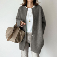 La brillantezza del cashmere | Elegante cardigan in pelle scamosciata